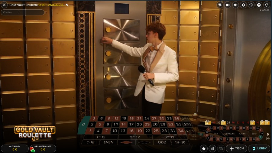 Der Croupier bei Gold Vault Roulette kurz vor dem Öffnen der Tresore mit den Goldbarren darin.